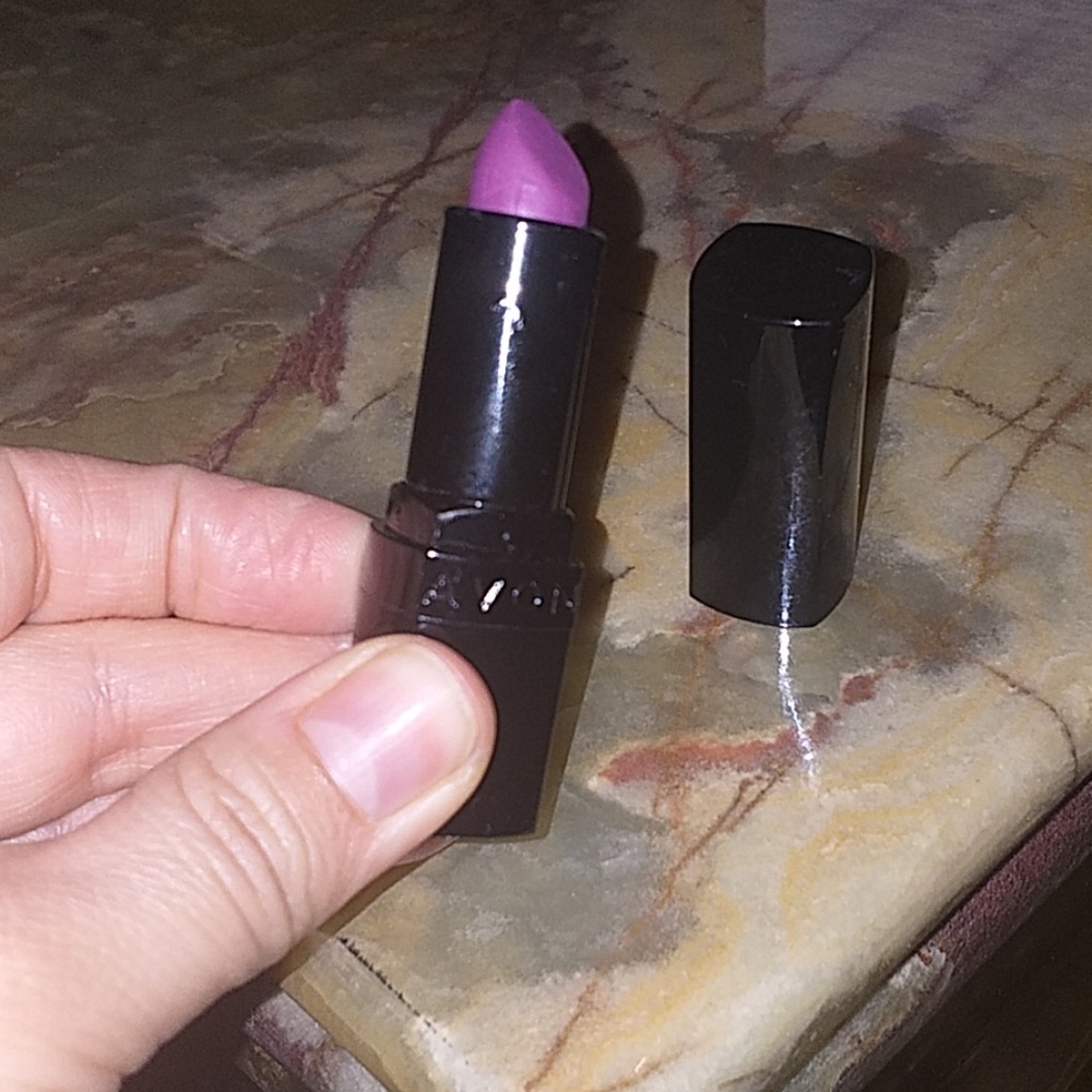 Avon lipstick Hot Plum